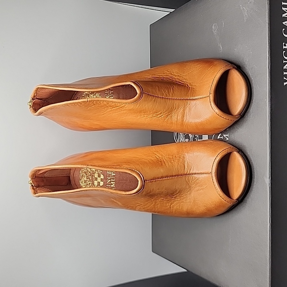 Vince Camuto Soft Leather Bootie with Back Zip Caramel Size 7M - Picture 2 of 11
